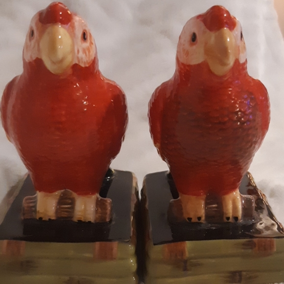 Tropical Parrots Salt and Pepper Shakers - Picture 7 of 8
